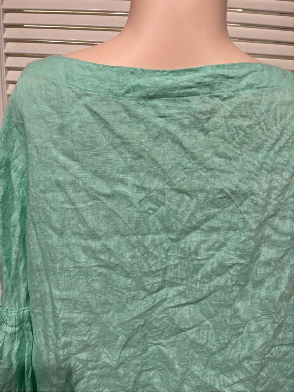 Women’s Mint Green Tie-Sleeve Linen Top - Picture 5 of 6